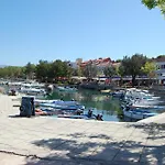 Lägenhet Gubic By El-pi Tours Njivice