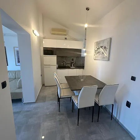 Apartman Gubic By El-pi Tours Njivice